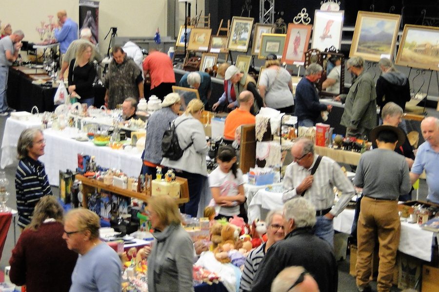 People browsing antiques and collectables in Esk