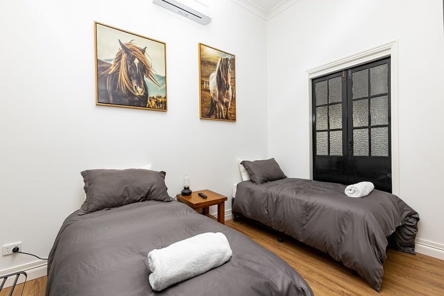 Twin bed accommodation in the Exchange Hotel Kilcoy rooms.