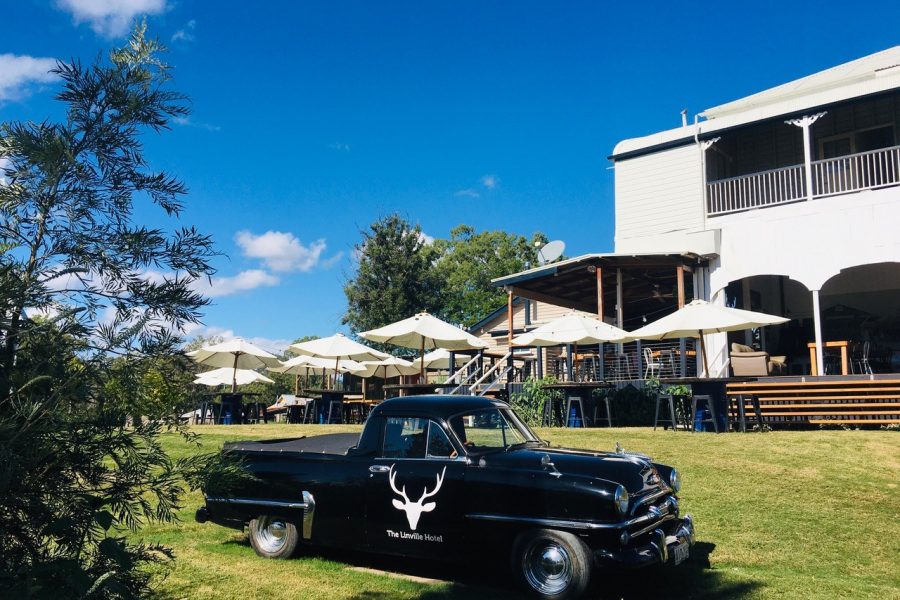 The Linville Hotel vintage car on the lawn